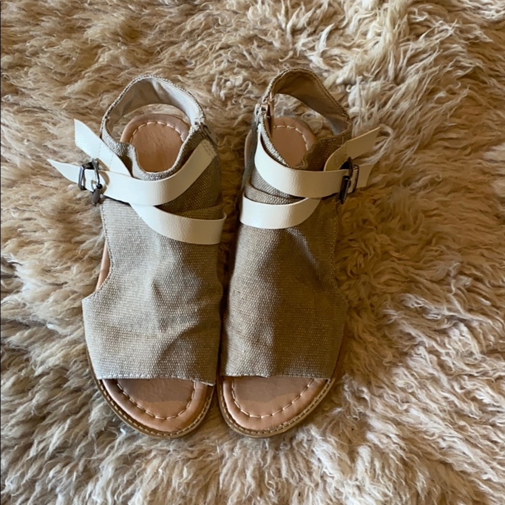 Distressed Linen Sandals w faux leather.